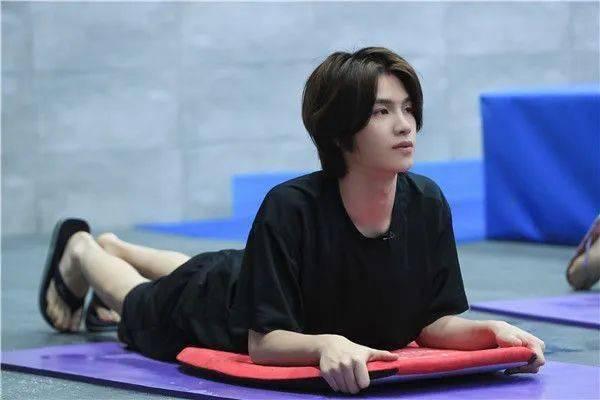 黄明昊爆料知乎新闻视频,黄明昊揭秘知乎热门新闻幕后真相 第1张 黄明昊爆料知乎新闻视频,黄明昊揭秘知乎热门新闻幕后真相 第1张